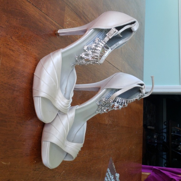 Shoes - Picture 1 of 3